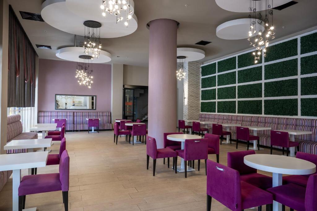 Restaurace v ubytování L'Oceanica Beach Resort