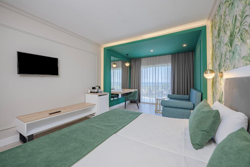 TV a/nebo společenská místnost v ubytování L'Oceanica Beach Resort