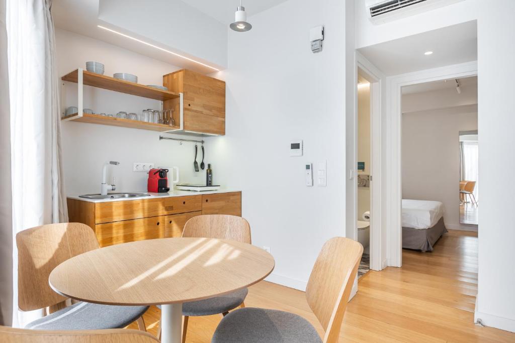Syntagma Apartments by Olala Homes - 阳台上的高级公寓