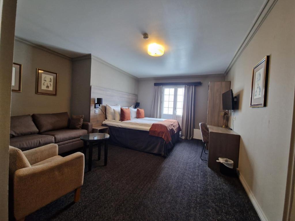 Posezení v ubytování Dr. Holms Hotel