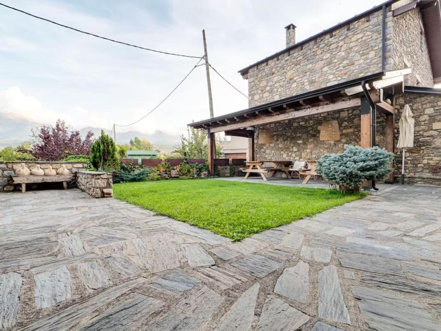 Zahrada ubytování Cal Cente d'Isòvol - Mountain House with Garden and Views