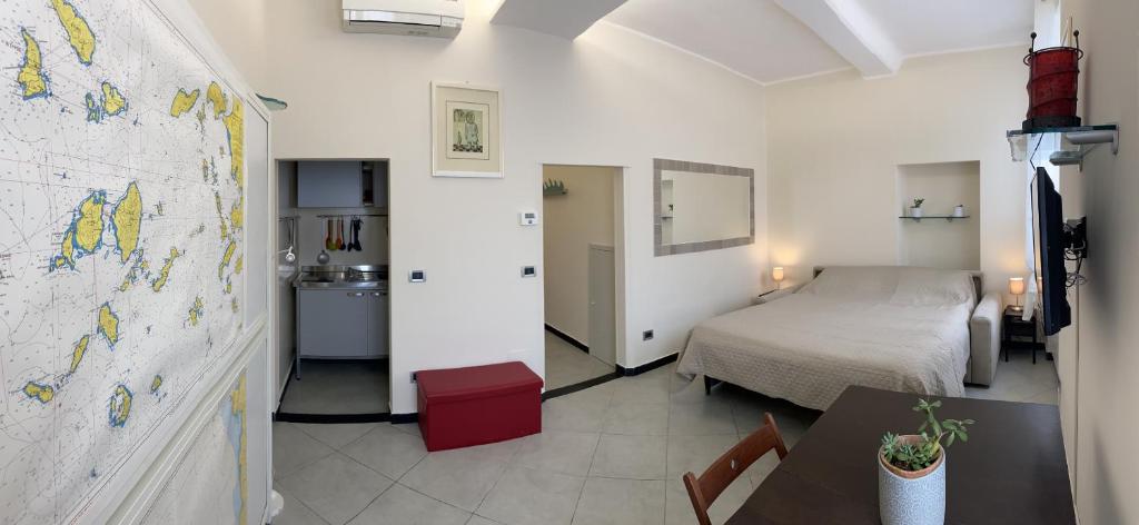 Ένα ή περισσότερα κρεβάτια σε δωμάτιο στο la casetta del marinaio - the sailor's cottage