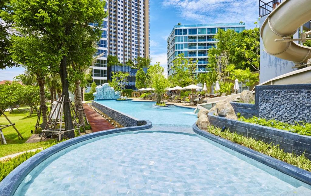 Hotel Unixx Pattaya by Chris, a water slide in a park with buildings at Unixx Pattaya by Chris in Pattaya South