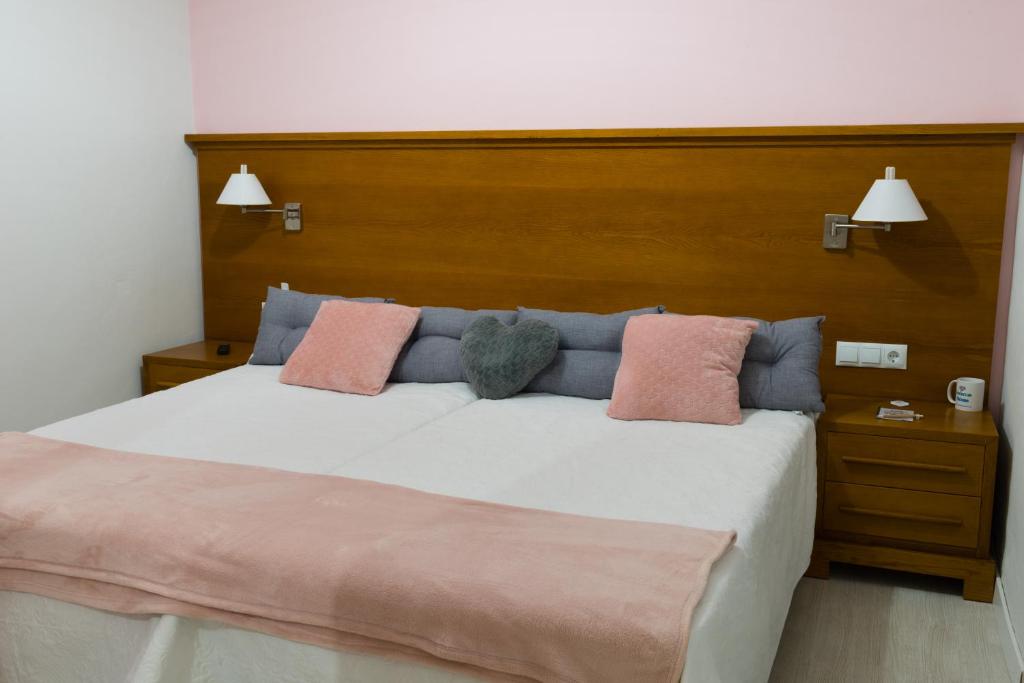 Postel nebo postele na pokoji v ubytování Hostal Imperial