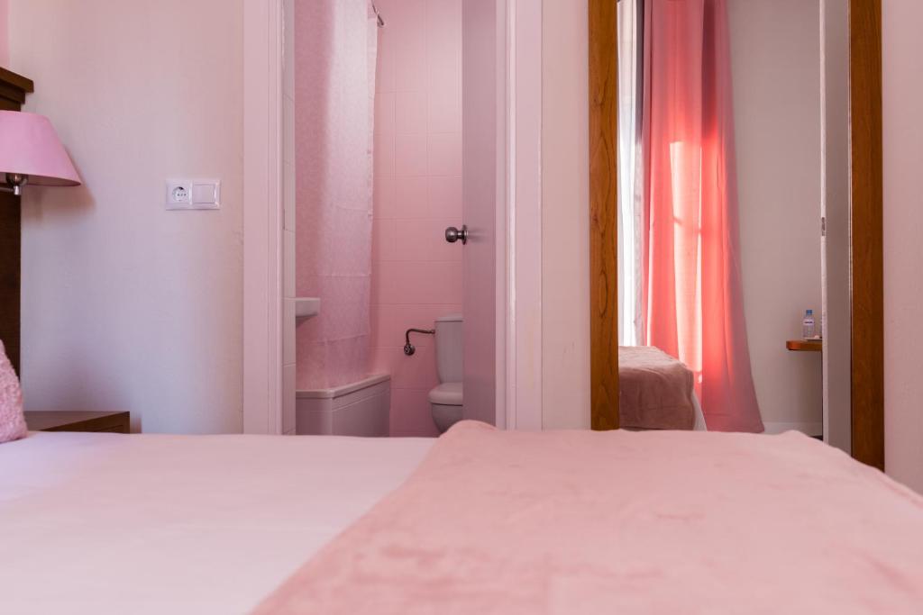 Postel nebo postele na pokoji v ubytování Hostal Imperial