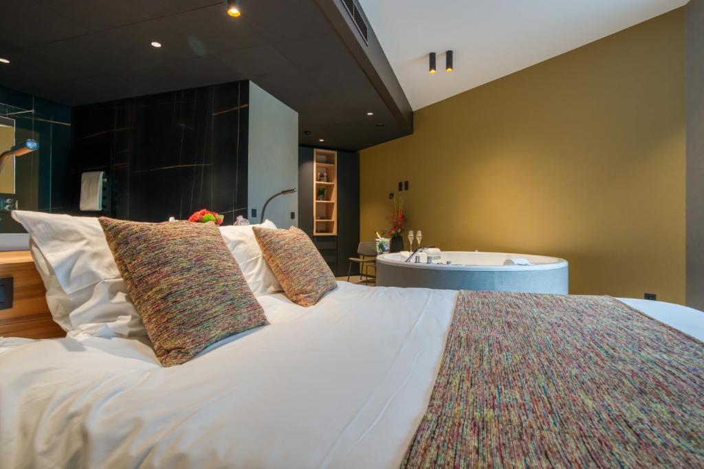Postel nebo postele na pokoji v ubytování Aux Etangs - Hôtel