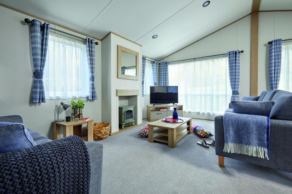 TV a/nebo společenská místnost v ubytování Newperran Holiday Park