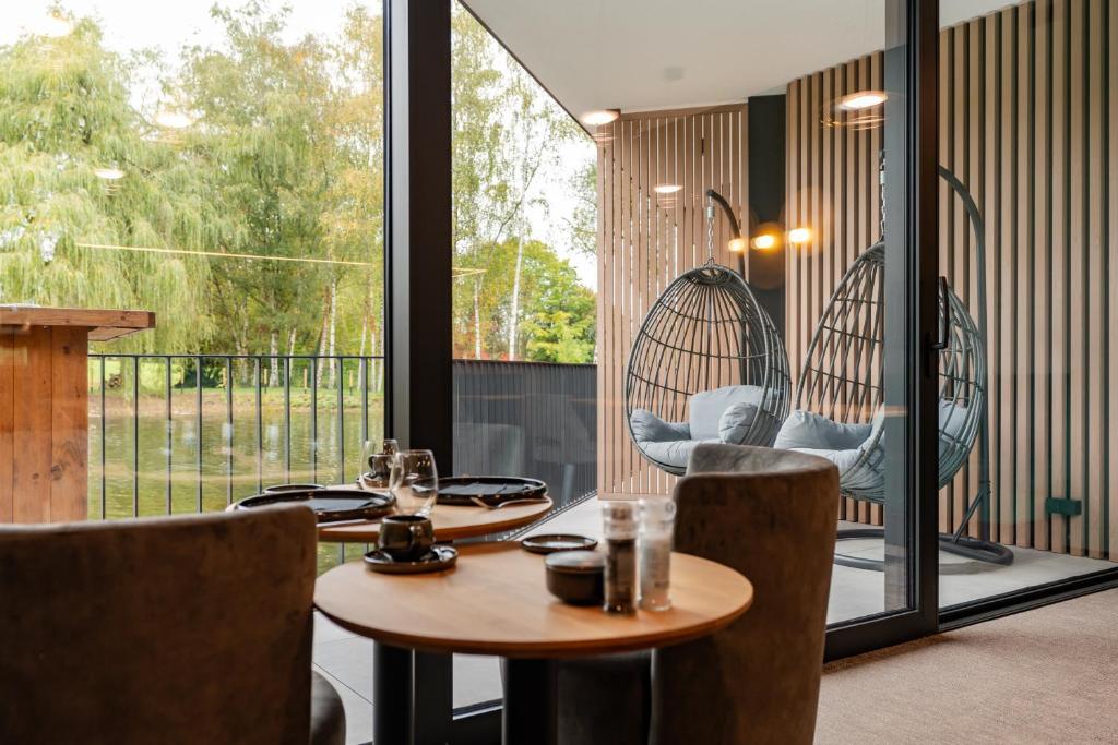 Posezení v ubytování Aux Etangs - Hôtel