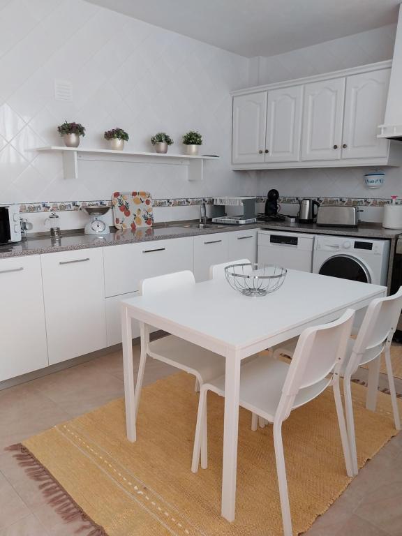 Kuchyň nebo kuchyňský kout v ubytování Casa Branca Pinhal