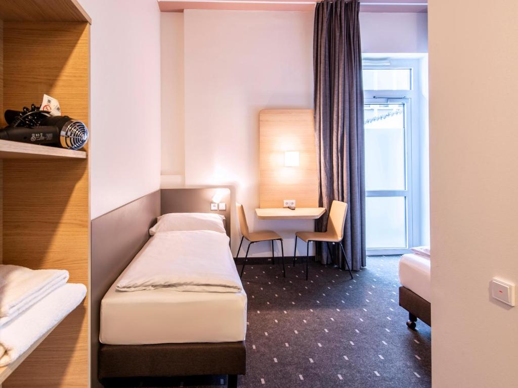 Postel nebo postele na pokoji v ubytování B&B Hotel Nürnberg-Hbf