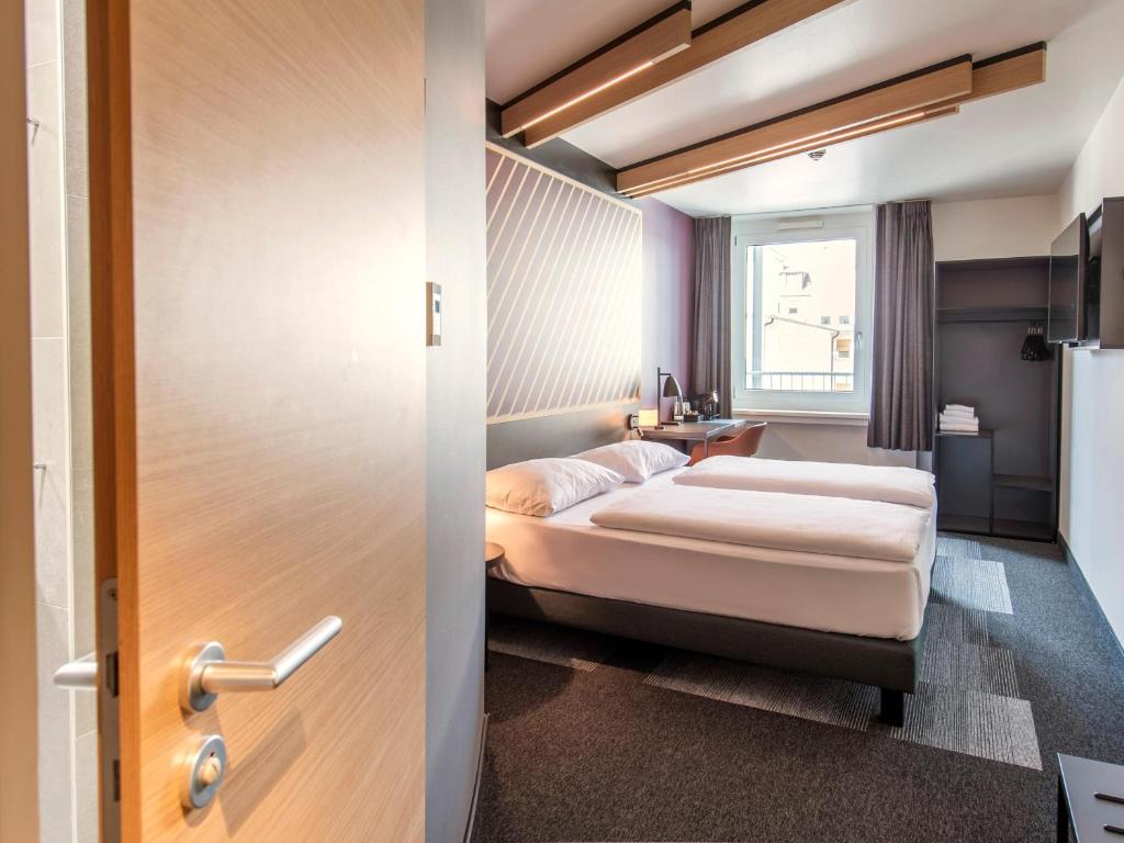 Postel nebo postele na pokoji v ubytování B&B Hotel Nürnberg-Hbf