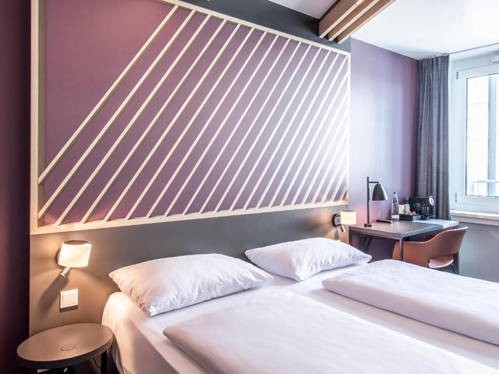 Postel nebo postele na pokoji v ubytování B&B Hotel Nürnberg-Hbf