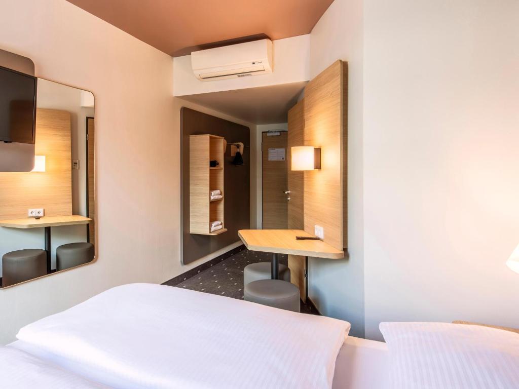 Postel nebo postele na pokoji v ubytování B&B Hotel Nürnberg-Hbf
