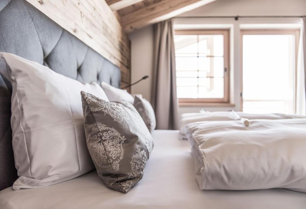 Posteľ alebo postele v izbe v ubytovaní Aadla Walser-Chalets mit privater Sauna, Hotpot und Hotelservice