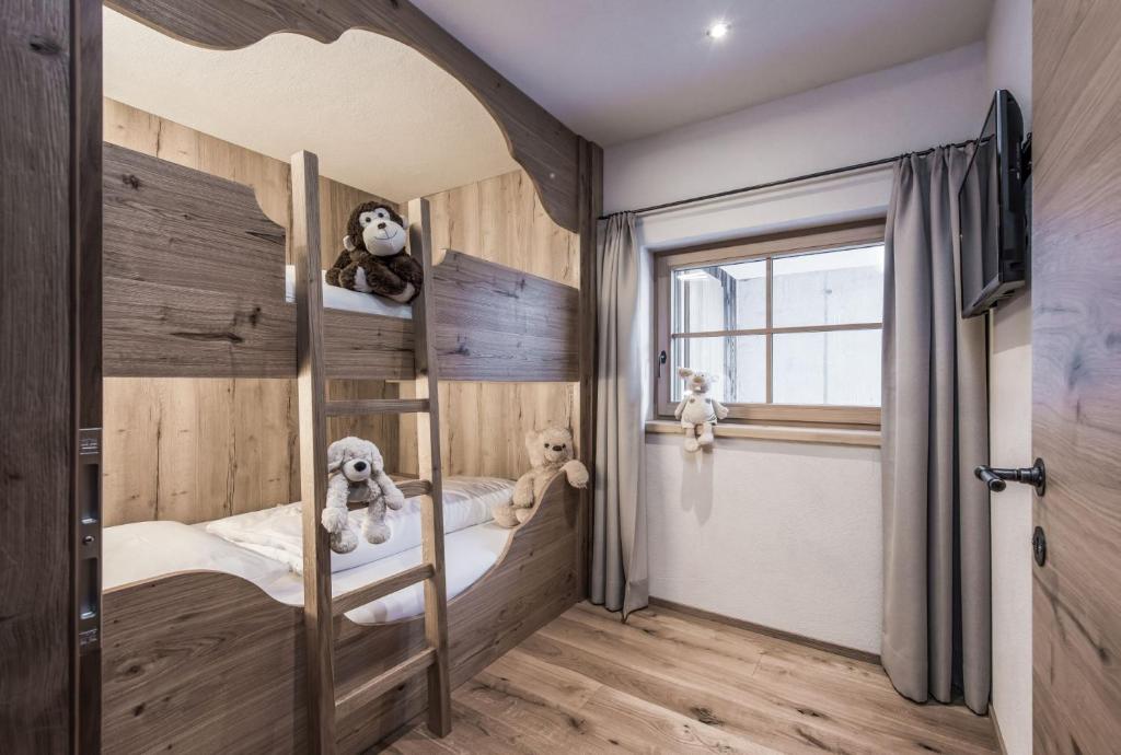 Posteľ alebo postele v izbe v ubytovaní Aadla Walser-Chalets mit privater Sauna, Hotpot und Hotelservice