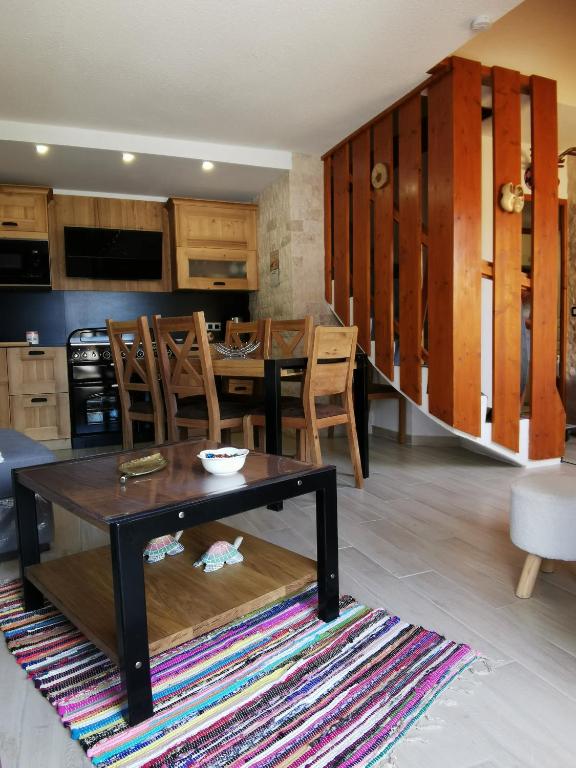 Kuchyň nebo kuchyňský kout v ubytování Duplex Les 2 Alpes avec accès direct aux pistes