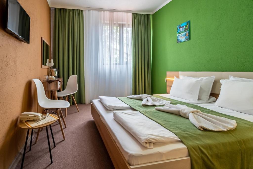 Postel nebo postele na pokoji v ubytování Grami Hotel