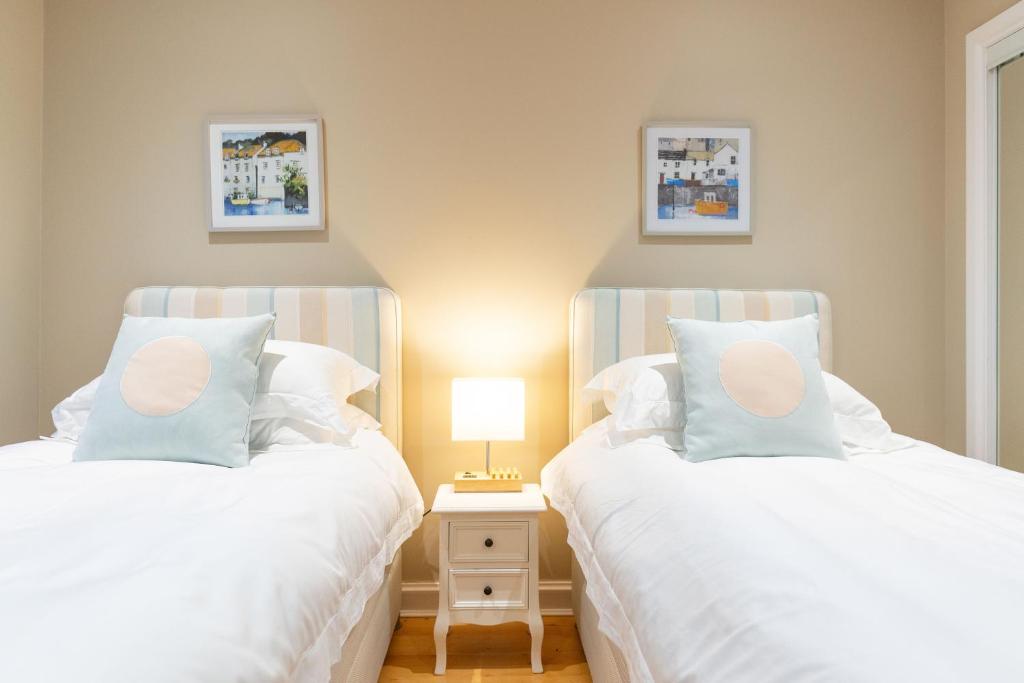 two beds sitting next to each other in a bedroom at Strathallan - Luxury 3 Bedroom Apartment, Gleneagles, Auchterarder in Auchterarder
