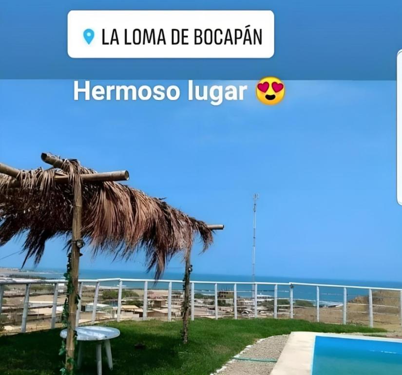 a beach house with a view of the ocean at La Loma de Bocapán in Bocapán