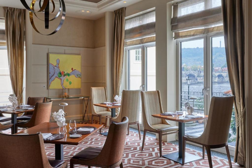 Posezení v ubytování Four Seasons Hotel Prague