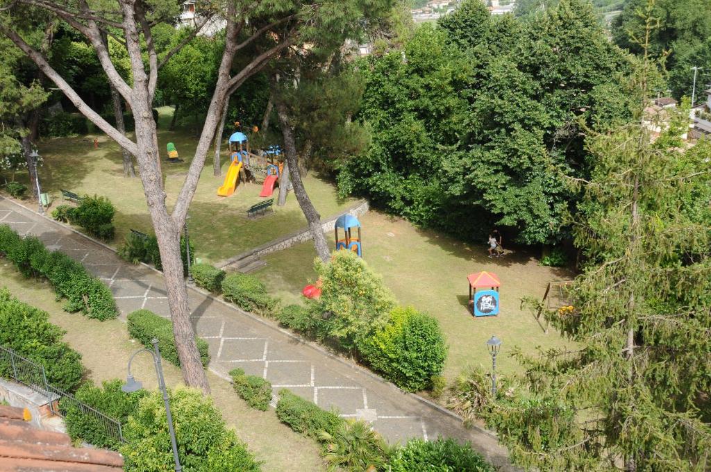 Vonkajšia záhrada v ubytovaní Hotel La Villa
