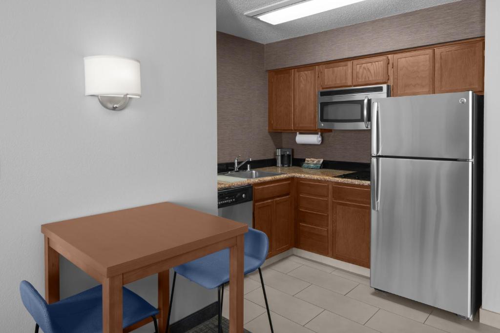 Residence Inn by Marriott San Diego Downtown - One-Bedroom Queen Suite With Sofa Bed
