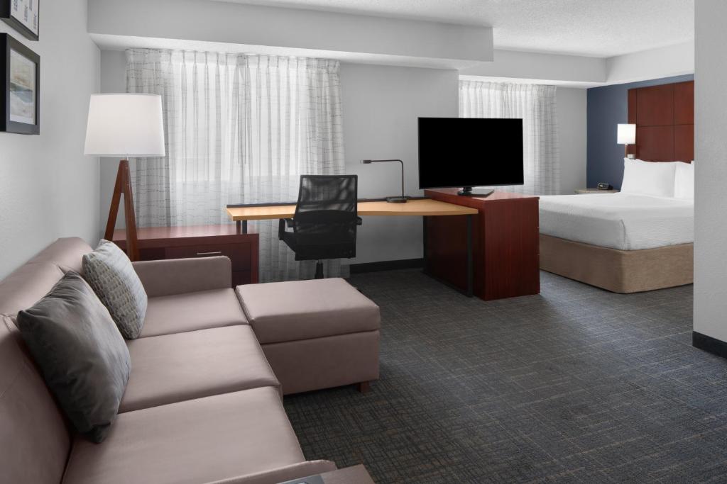Residence Inn by Marriott San Diego Downtown - Queen Studio With Sofa Bed