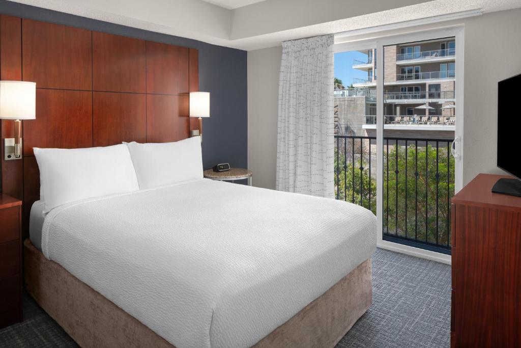 Residence Inn by Marriott San Diego Downtown - Two-Bedroom Suite