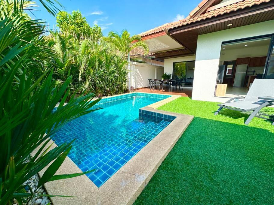 Bazén v ubytování View Talay Villas - Luxury, 1 Bedroom - private pool villa, 500m from Jomtien beach - VTV 171 nebo v jeho okolí