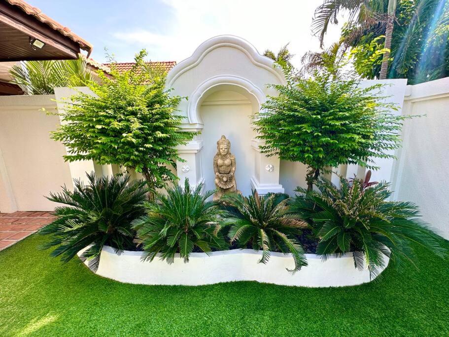Zahrada ubytování View Talay Villas - Luxury, 1 Bedroom - private pool villa, 500m from Jomtien beach - VTV 171