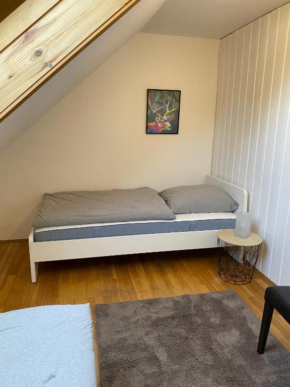 Postel nebo postele na pokoji v ubytování Apartmenthaus Selbitz