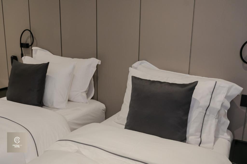Letto o letti in una camera di Central Inn Hotel