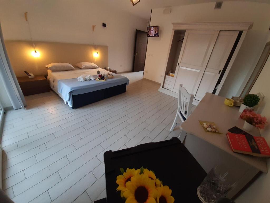 Postel nebo postele na pokoji v ubytování Dimore centro Lecce Affittacamere B&B