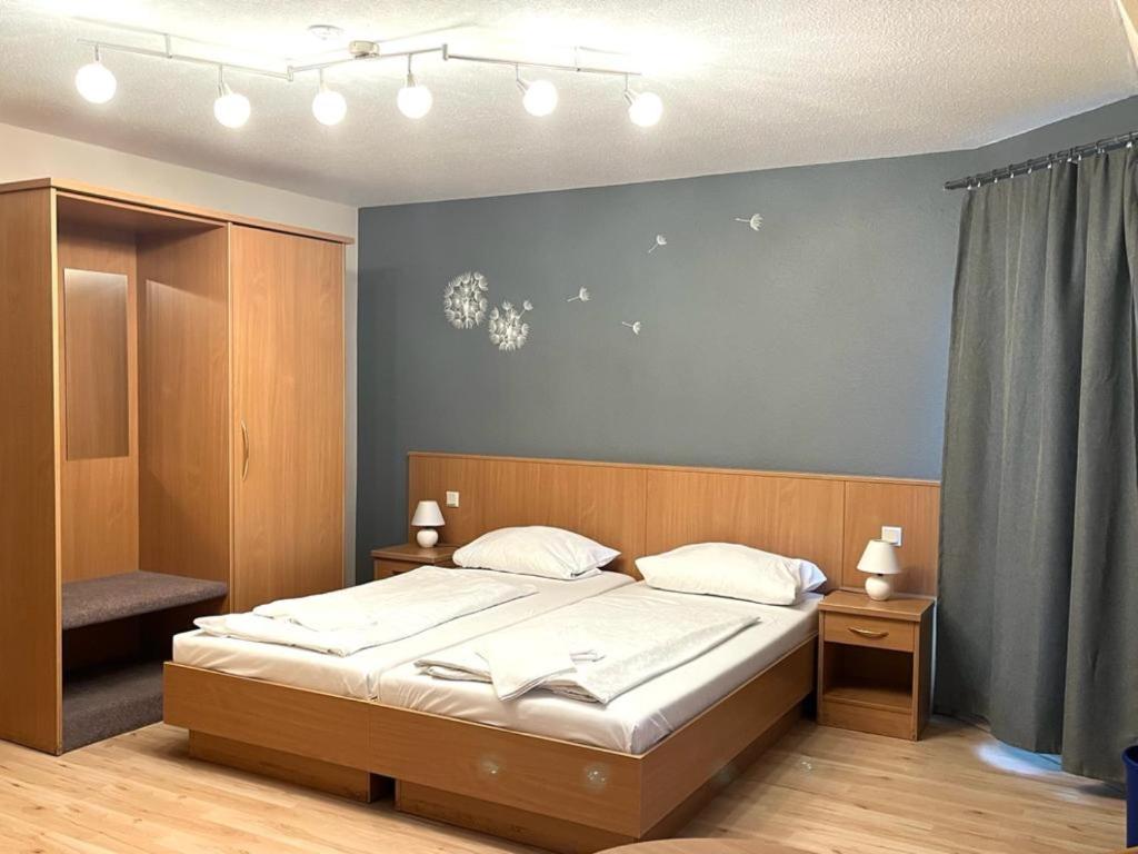 Postel nebo postele na pokoji v ubytování Hotel Alte Apotheke