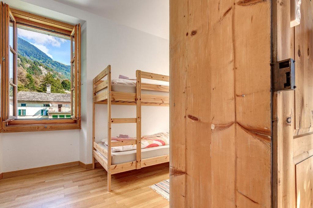 Letto o letti in una camera di Casa Pool tra St Moritz e il lago di Como