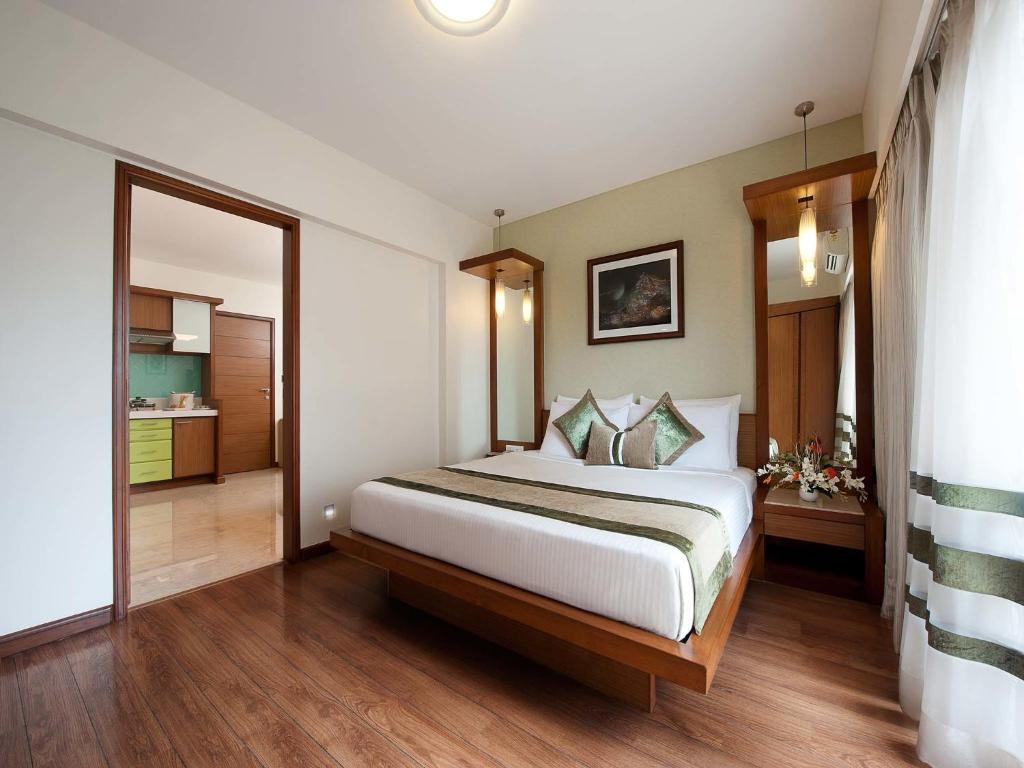 Postel nebo postele na pokoji v ubytování Grand Residency Hotel & Serviced Apartments