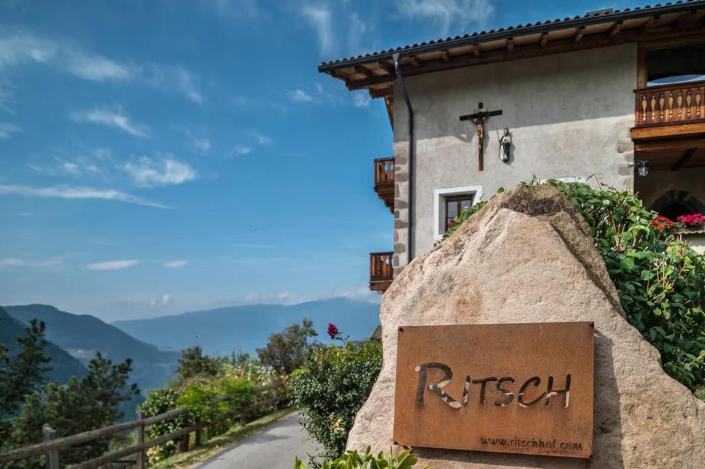 a sign that reads riegel in front of a building at Ritschhof in Laion