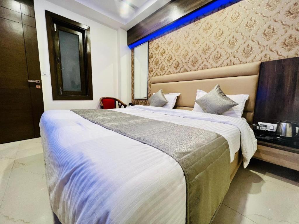 Postel nebo postele na pokoji v ubytování Hotel Apple Inn & Suites, New Delhi