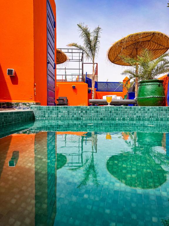Bazén v ubytování Riad Le Jardin de Lea, Suites & Spa nebo v jeho okolí