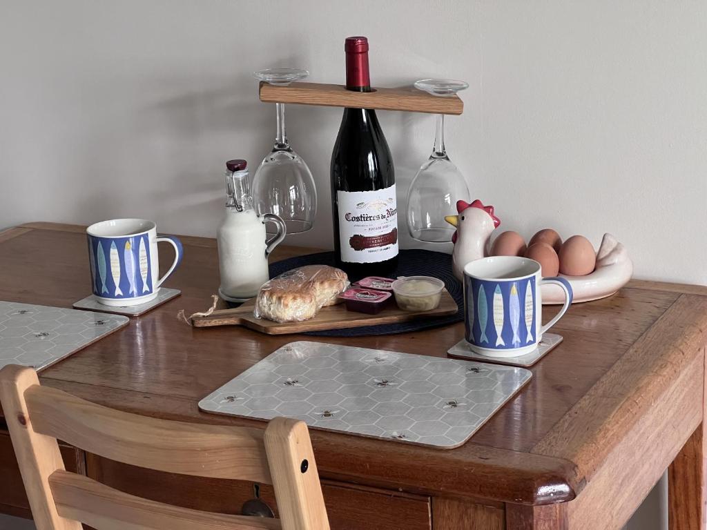 Nápoje v ubytování Bike Shed - Beautiful 1-Bed Cottage in Shorwell