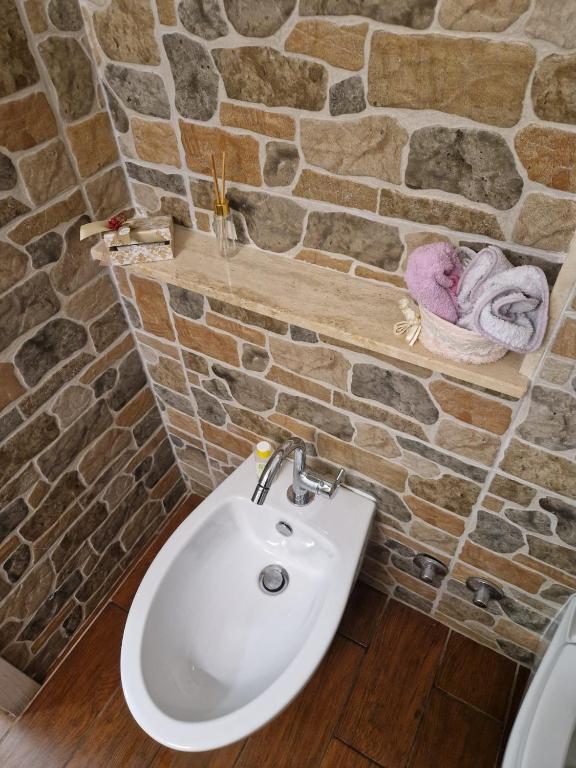 A bathroom at A casa di Delia - stazione Fidene