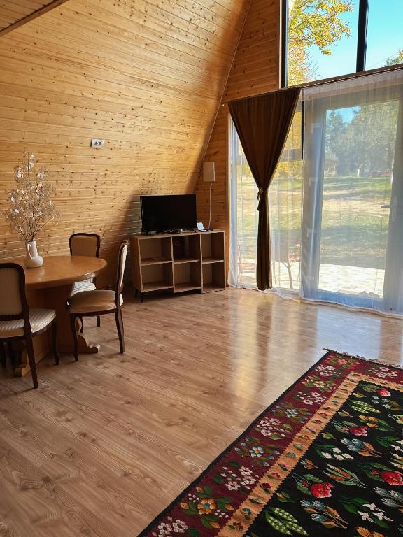 TV a/nebo společenská místnost v ubytování The Frog Glamping