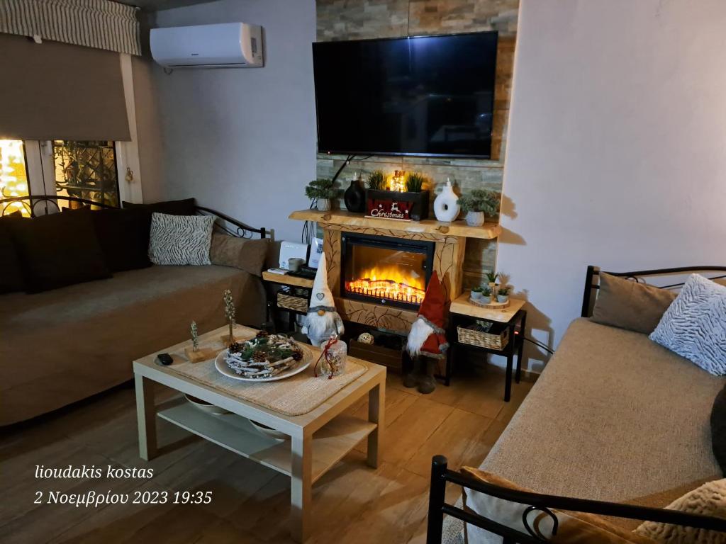 Χώρος καθιστικού στο Zoe garden home