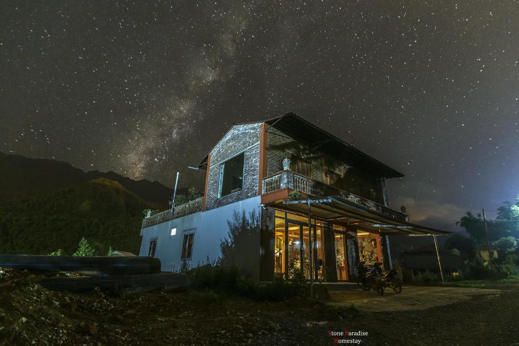 a house under the milky way at night at Stone Paradise Homestay in Sapa