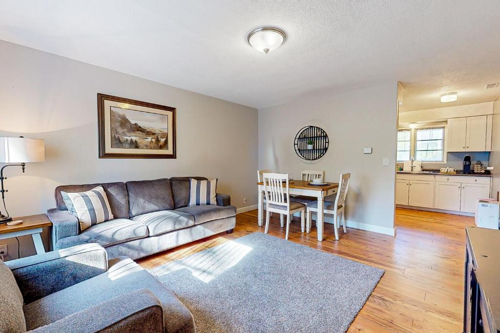 Oak Grove Getaway, Milwaukie (updated prices 2024)