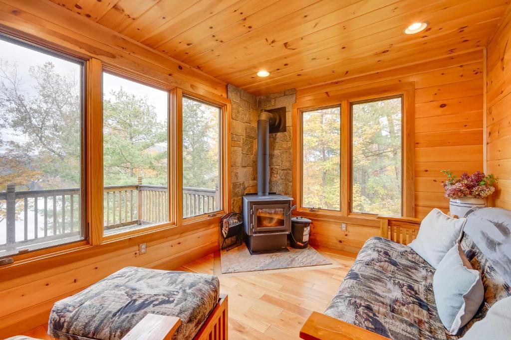 Lakefront Queensbury Vacation Rental with Deck!, Queensbury (updated