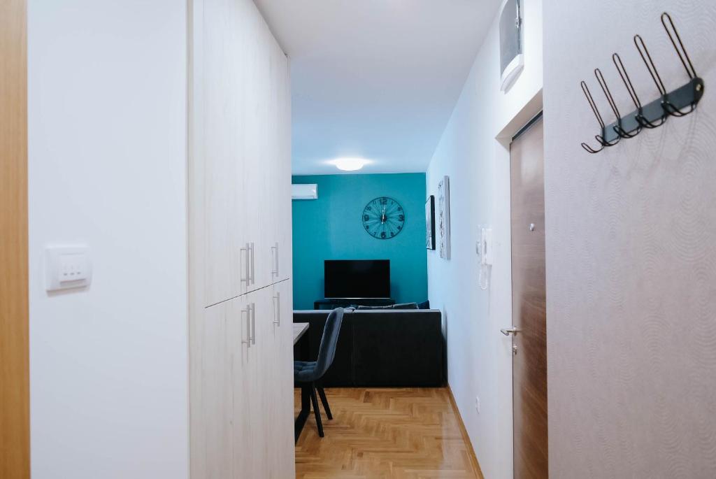 Televiisor ja/või meelelahutuskeskus majutusasutuses Apartmani Milan