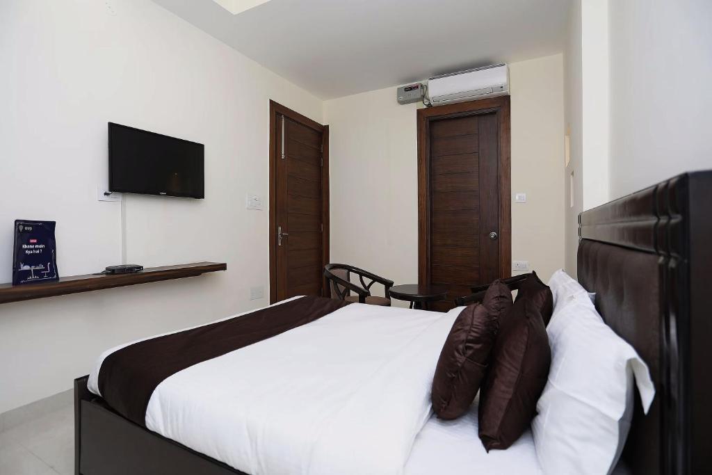 TV a/nebo společenská místnost v ubytování Hotel O Royal Inn