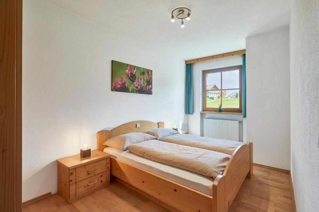 Postel nebo postele na pokoji v ubytování Ratschingser Kreuz Blasighof
