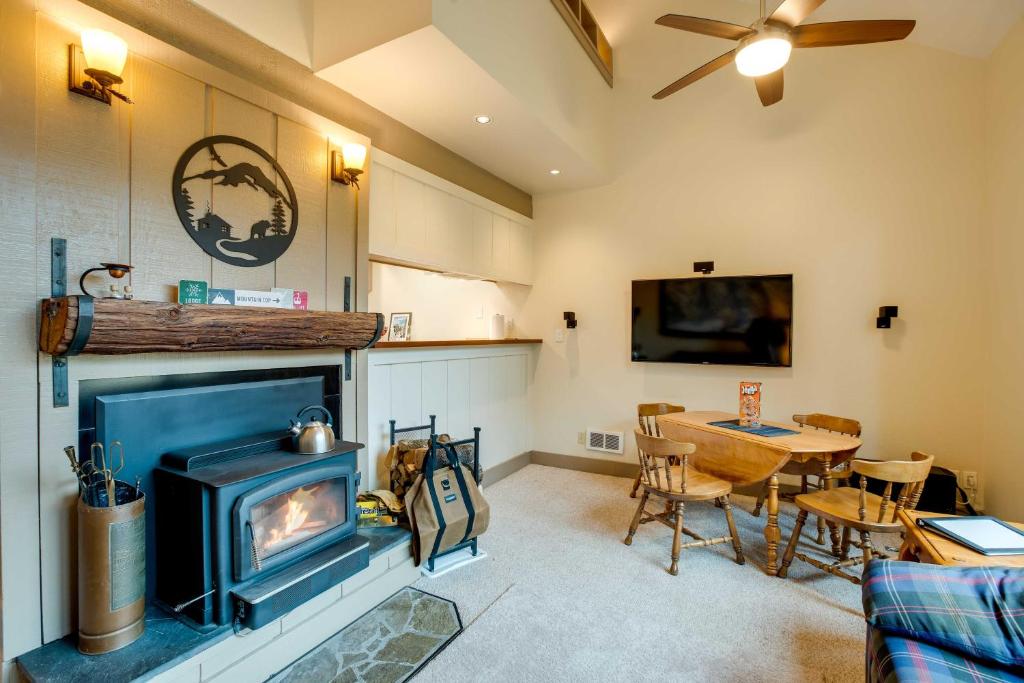 Mountain Condo with Fireplace in Kirkwood Ski Resort, Kirkwood (updated